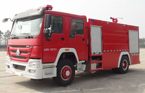 重汽豪沃6-8方水罐消防車